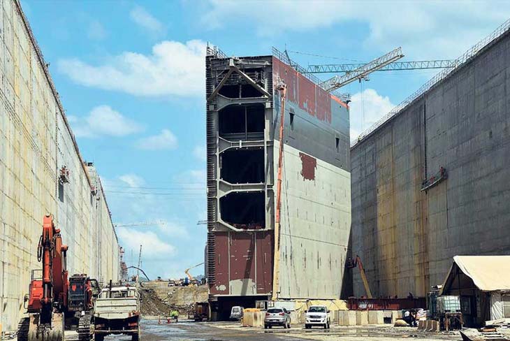 Ampliación del Canal de Panamá entra en fase final tras colocación de última compuerta